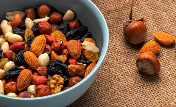 غذاهای محرک جوش و نقش تغذیه در تشدید آکنه