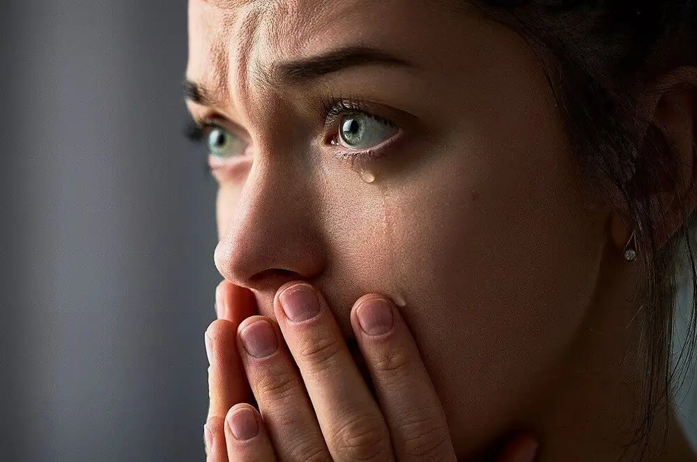 اثرات گریه کردن بر پوست: نکات علمی و مراقبتی