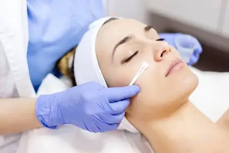 چرا برخی پوست‌ها به اسیدتراپی پاسخ نمی‌دهند؟