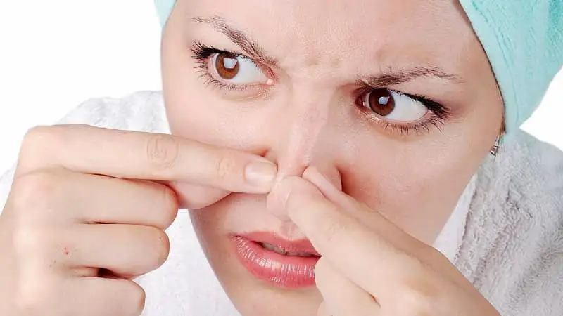 مثلث خطر صورت چیست و چرا نباید جوش‌های این ناحیه را دستکاری کنیم؟