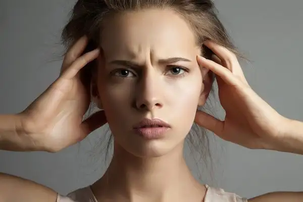 اثر استرس و کورتیزول بر سلامت پوست | رابطه ذهن و پوست
