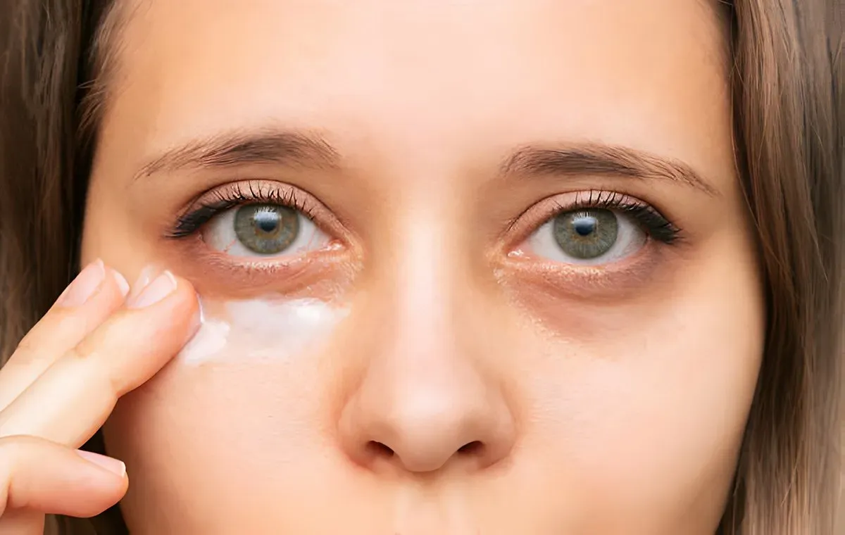 دهیدراته شدن پوست؛ علل، نشانه‌ها و بهترین روش‌های درمان خانگی و کلینیکی